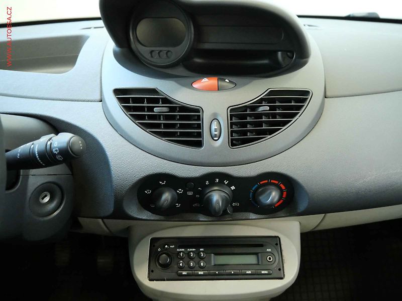 Renault Twingo (2010) 1.2i, 2.maj - fotka 13 z 17
