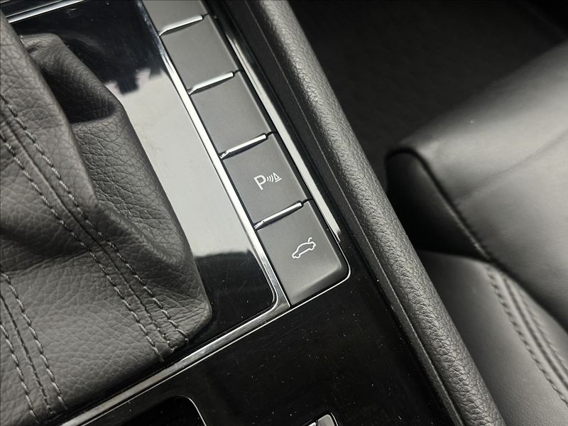 Škoda Superb 2,0 DSG 4X4 ACC CANTON STYLE+ - fotka 33 z 49