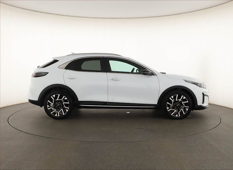 Kia XCeed (2025) 1.6 T-GDI - fotka 6 z 17