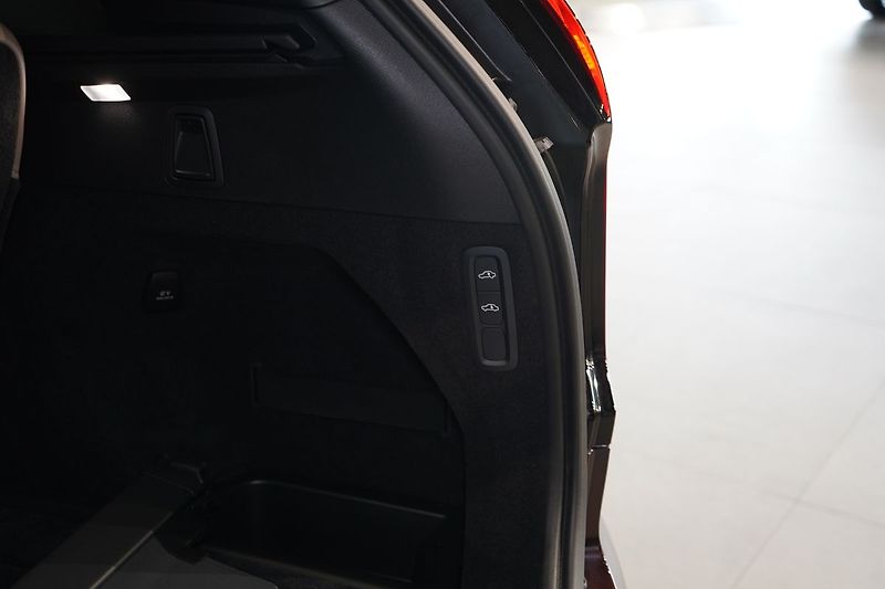 Volvo XC90 T8 PLUS Bright, Vzduch, 360° - fotka 16 z 50