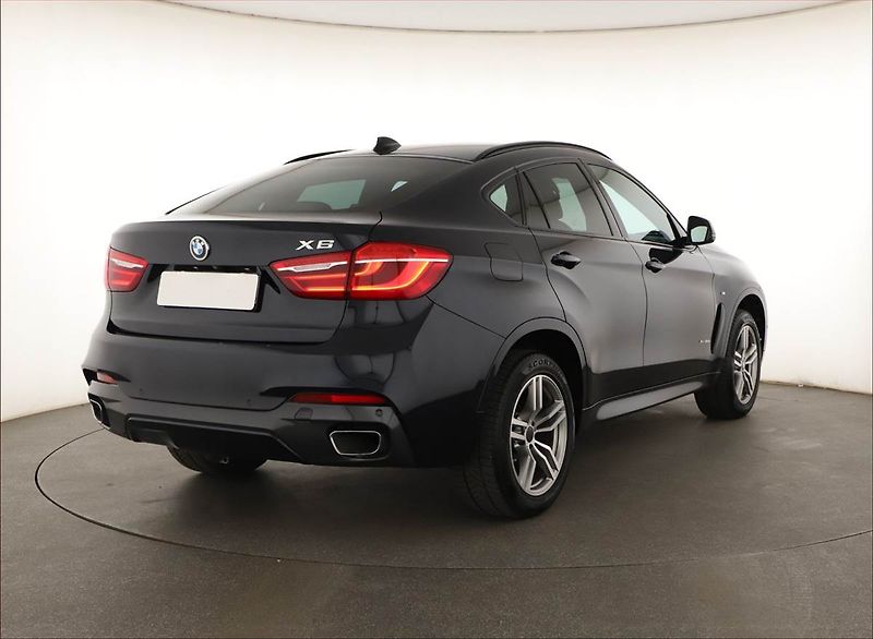 BMW X6 (2018) xDrive30d - fotka 5 z 27