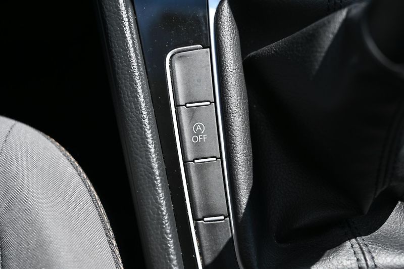 Volkswagen Golf 1.2TSI 81KW BMT rezervace - fotka 17 z 46