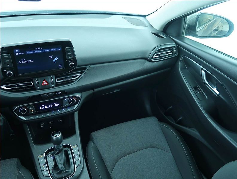 Hyundai i30 (2023) Smart 1.0 T-GDI - fotka 8 z 22