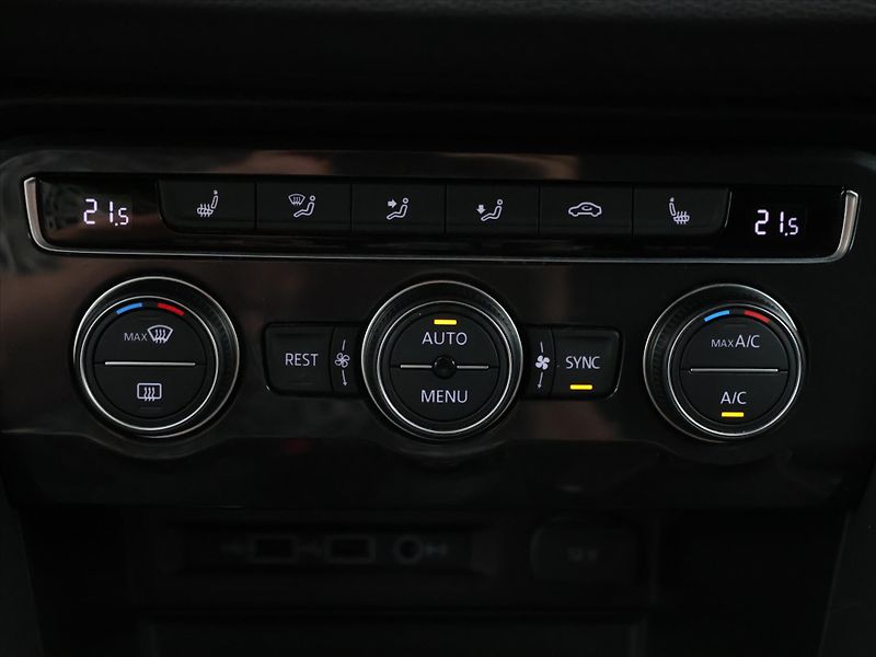 Volkswagen Tiguan 1,4 TSI 92KW CZ KLIMA LED - fotka 19 z 30