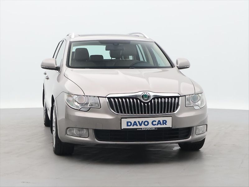 Škoda Superb 2,0 TDI 4x4 DSG Exclusive Kůže - fotka 2 z 34