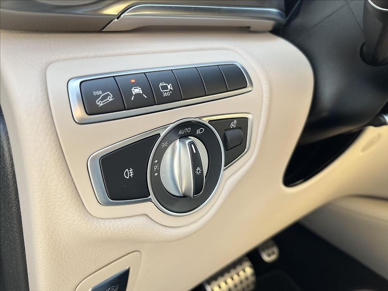 Mercedes-Benz Třídy V 300 d 4MATIC EXCLUSIVE AMG - fotka 11 z 28