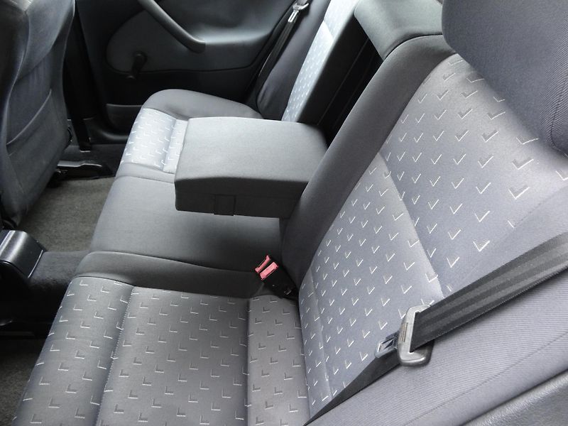 Škoda Octavia Kombi 1.6MPi rezervace - fotka 8 z 11