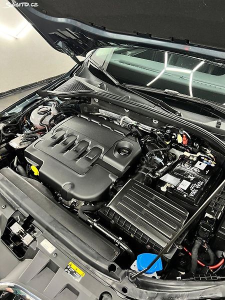 Škoda Octavia Combi 2,0 TDI Style/ odp.dph - fotka 32 z 41