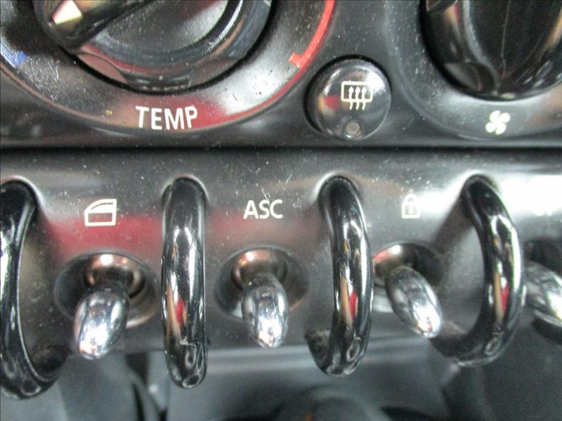 Mini Cooper 1,6 16V, automat,klima,s.kn, - fotka 31 z 45