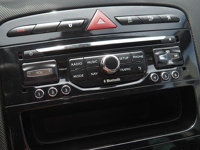 Peugeot 308 (2013) 2.0 HDI, SW BusinessLine, AT - fotka 26 z 33