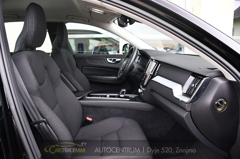 Volvo XC60 B4 AWD mHEV - fotka 16 z 44