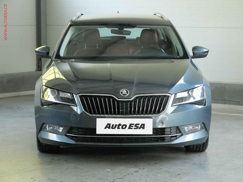 Škoda Superb (2015) 1.6 TDi, DSG, bixen, navi - fotka 2 z 22