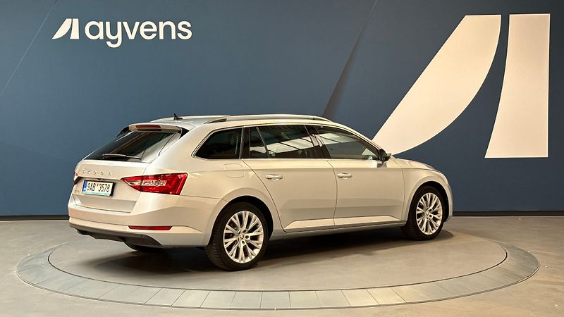 Škoda Superb 2.0 TDI 110kW Style Combi DSG - fotka 2 z 15