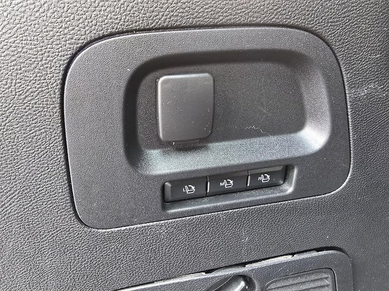 Ford S-MAX TITANIUM 2.0 132kW LED + NAVI - fotka 43 z 48