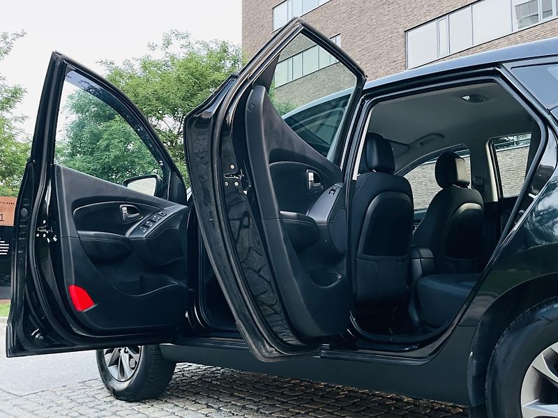 Hyundai ix35 2.0i AUTOMAT VYHŘEV TAŽNÉ - fotka 23 z 43