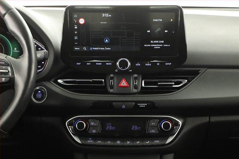 Hyundai i30 (2023) Style 1.5 T-GDI MHEV, ČR,1.maj - fotka 9 z 16