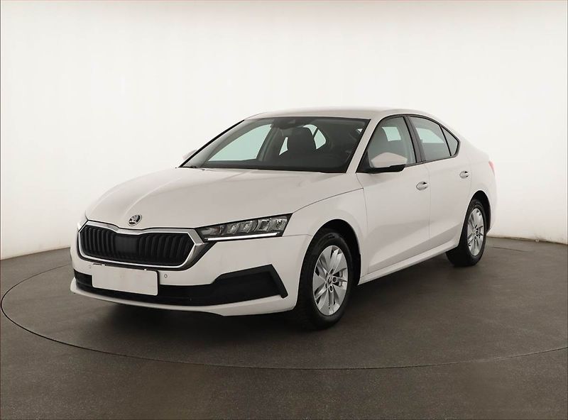 Škoda Octavia (2023) Ambition 1.5 TSI, ČR,1.maj - fotka 2 z 19