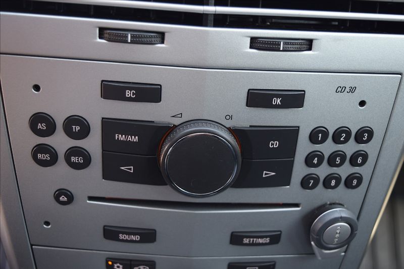 Opel Astra 1,4 i 66KW KLIMA ALU VÝHŘEV - fotka 44 z 50