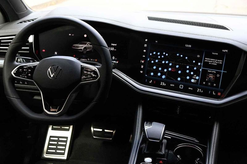 Volkswagen Touareg 3.0 TDI ve výbavě R-line.