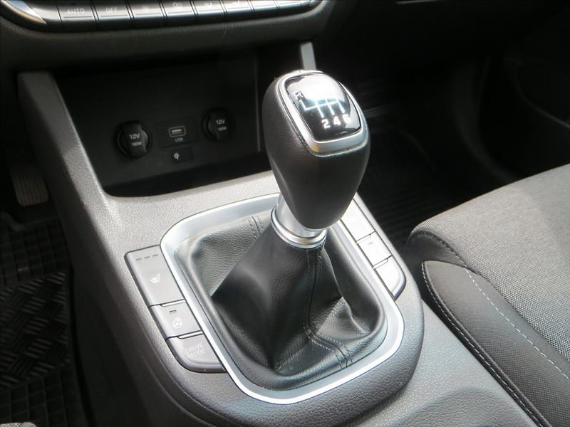 Hyundai i30 1,5 T-GDI mHEV Smart 117 kW - fotka 13 z 26