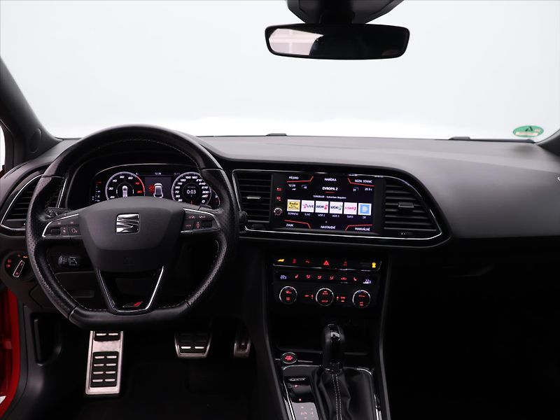Seat Leon 2.0 221kW Cupra DSG 4Drive - fotka 24 z 31