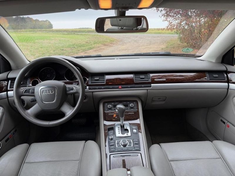 Audi A8 A8 L 4.2 FSI V8, quattro 257kW - fotka 25 z 47