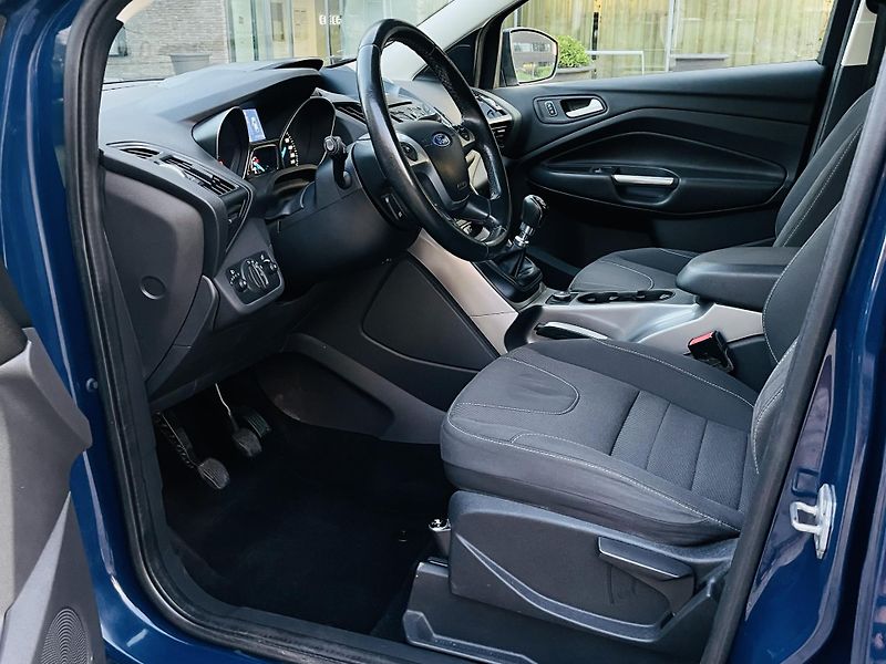 Ford Kuga 2.0TDCi MANUÁL SERVISKA TAŽNÉ  - fotka 29 z 51