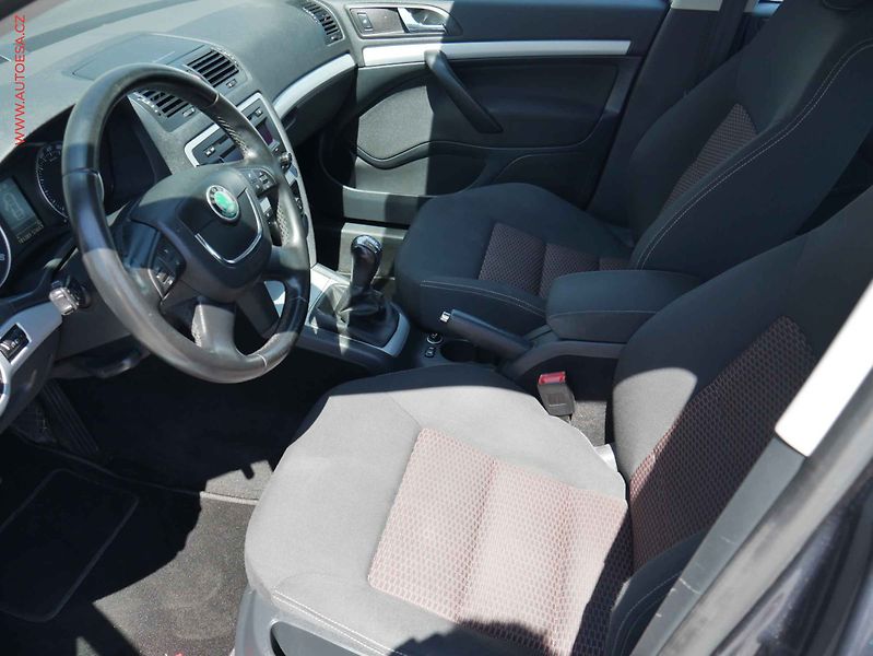 Škoda Octavia (2010) 1.4 TSI, Sport - fotka 9 z 16