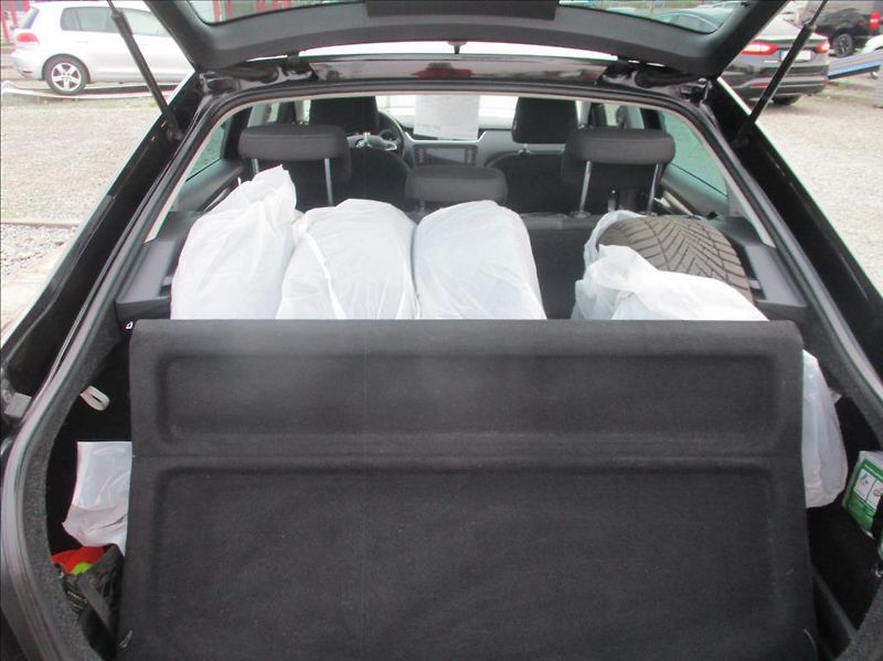 Škoda Octavia 2,0 TDI, Style,DSG,ZAMLUVENO, - fotka 13 z 47