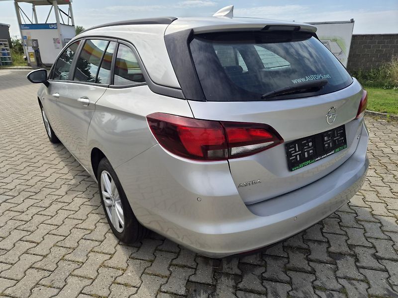 Opel Astra 1,6 CDTI - fotka 4 z 10