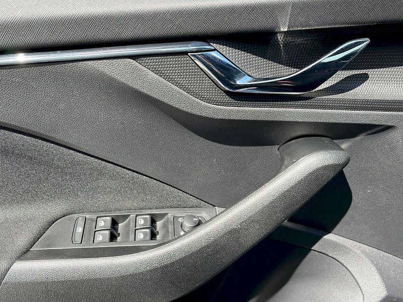 Škoda Kamiq (2023) 1.0 TSI 81 kW Monte Carlo DSG - fotka 9 z 32