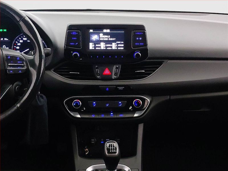 Hyundai i30 (2018) 1.4 T-GDI, Serv.kniha - fotka 12 z 18