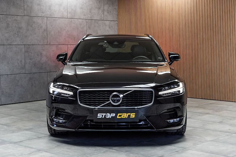 Volvo V90 D5 AWD R-DESIGN*HARMAN/KARDON* - fotka 2 z 42