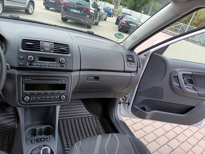 Škoda Fabia 1,6 TDI,77KW,1MAJ,TAŽNÉ,VÝHŘEV - fotka 13 z 37