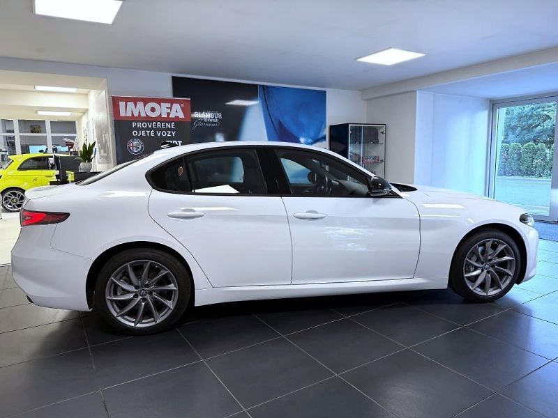 Alfa Romeo Giulia (2025) 2.2 JTDm 210k AT8 ZF Q4 4x4 Sp - fotka 4 z 19