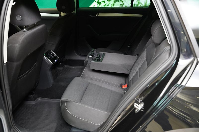 Škoda Superb - fotka 26 z 28