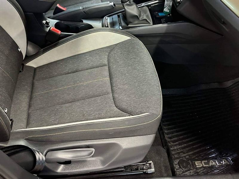 Škoda Scala (2023) Style 1.0 TSI - fotka 12 z 20