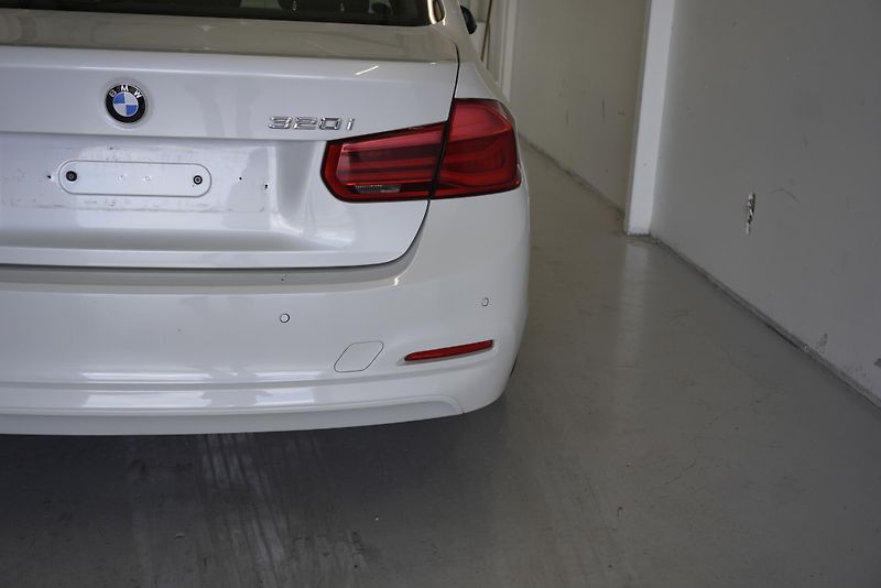 BMW Řada 3 320i 135kW AUTOMAT - fotka 10 z 27