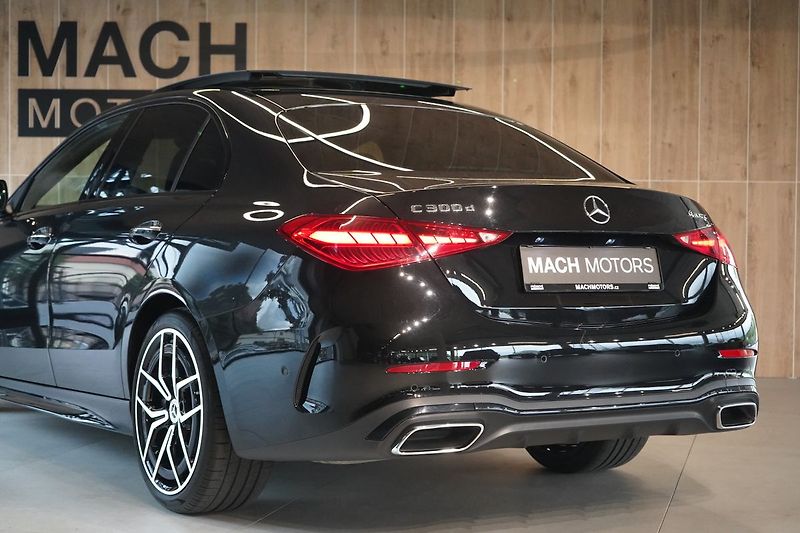 Mercedes-Benz Třídy C 300d 4MATIC AMG, Panorama, HUD - fotka 14 z 50