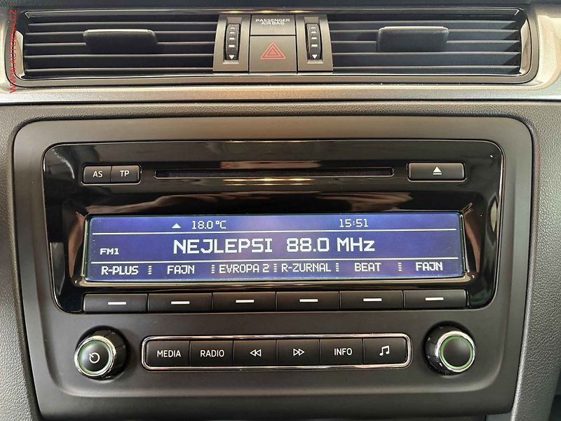Škoda Rapid (2013) 1.4TSi, DSG, výhřev sed. - fotka 11 z 14