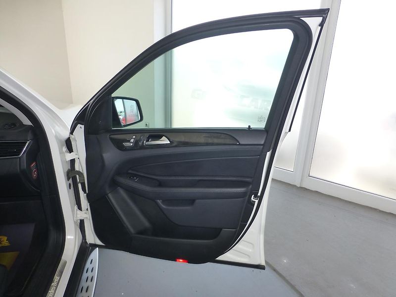 Mercedes-Benz GLE (2016) 350D*KAMER*TAŽ 3,5T*NEW ČR*AMG - fotka 21 z 28