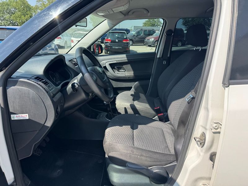Škoda Fabia (2011) 1,6 TDI 66 Kw Ambition - fotka 10 z 26