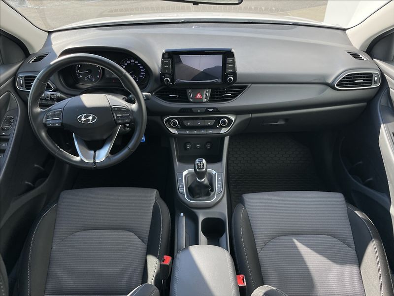 Hyundai i30 1,5 T-GDI Combi Comfort PDC - fotka 6 z 23
