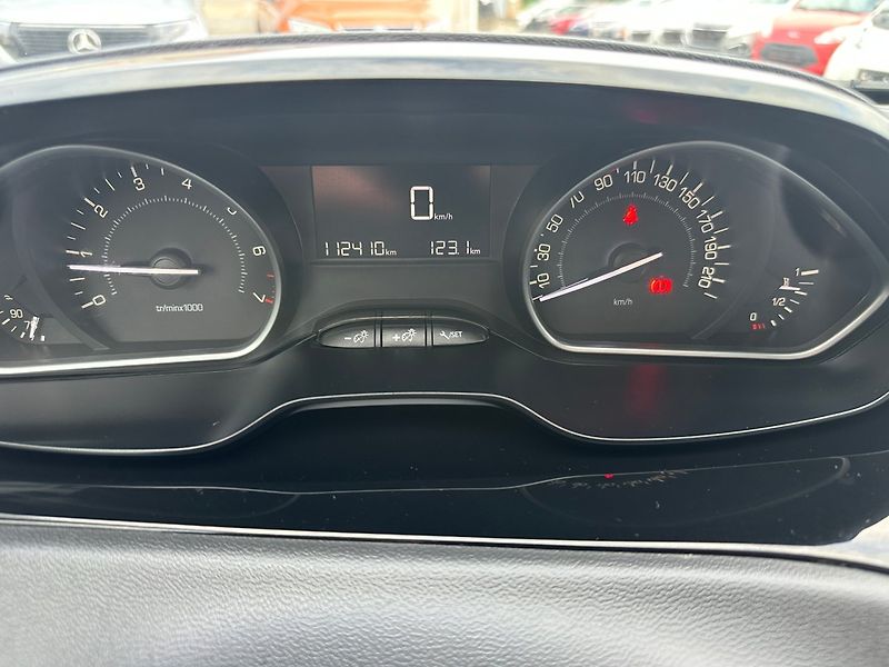 Peugeot 208 (2017) 1,2 61kw - fotka 18 z 23