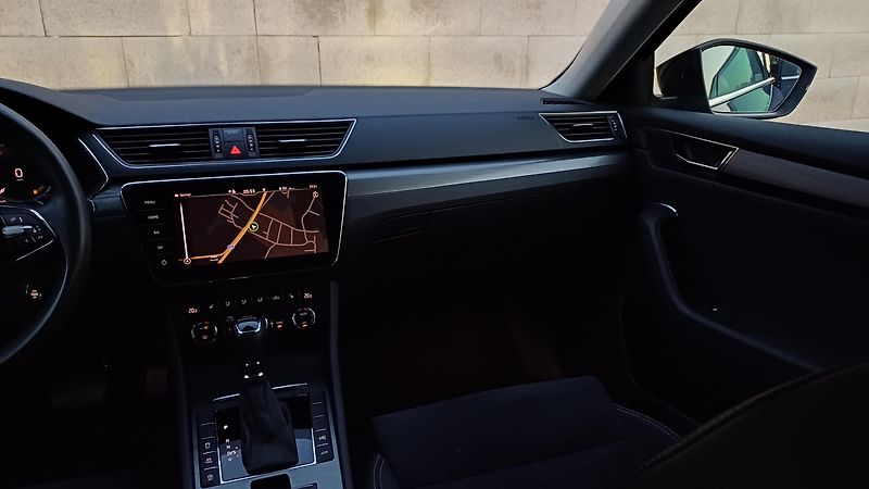 Škoda Superb 2.0 TSI 140kW WEBASTO-TZ-DPH  - fotka 20 z 37