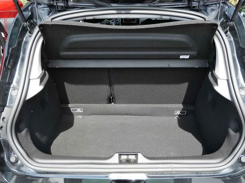 Renault Clio (2019) 0.9 TCe, 1.maj,ČR, Limited - fotka 7 z 20