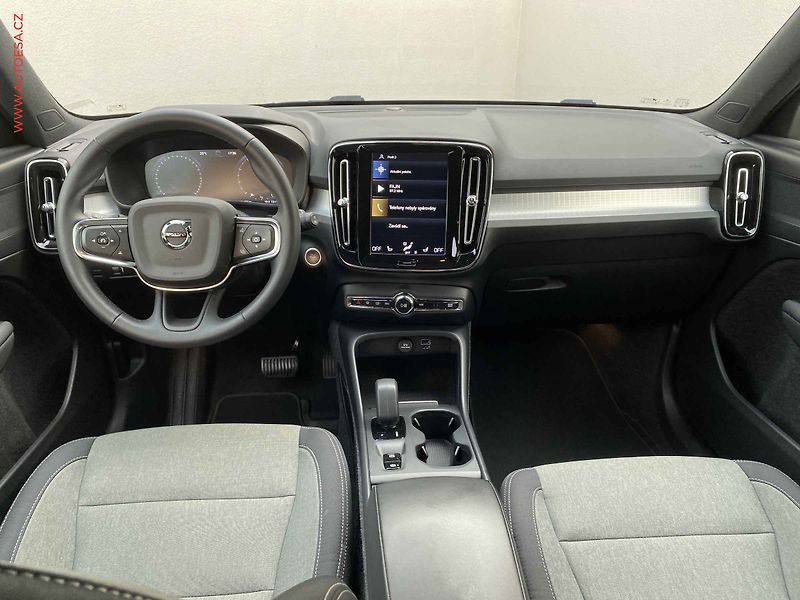 Volvo XC40 (2022) 1.5i, ČR, AT, LED - fotka 8 z 19
