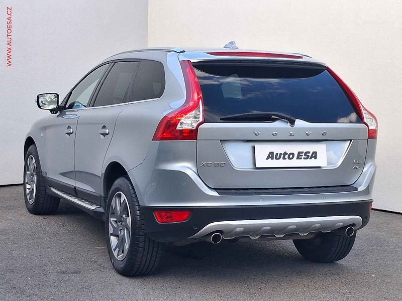 Volvo XC60 (2013) 2.4D5 4x4, ČR, servis.kniha - fotka 6 z 17