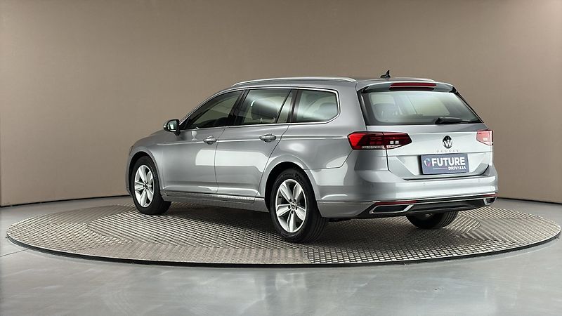Volkswagen Passat 2.0 TDI DSG Elegance Variant - fotka 2 z 27