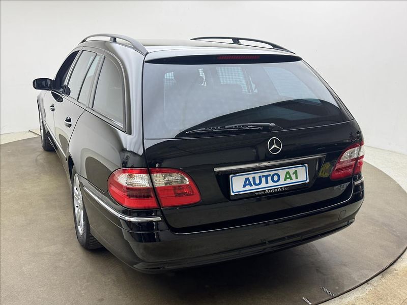 Mercedes-Benz Třídy E 3,0 280 V6 AT AVANTGARDE H/K - fotka 6 z 42